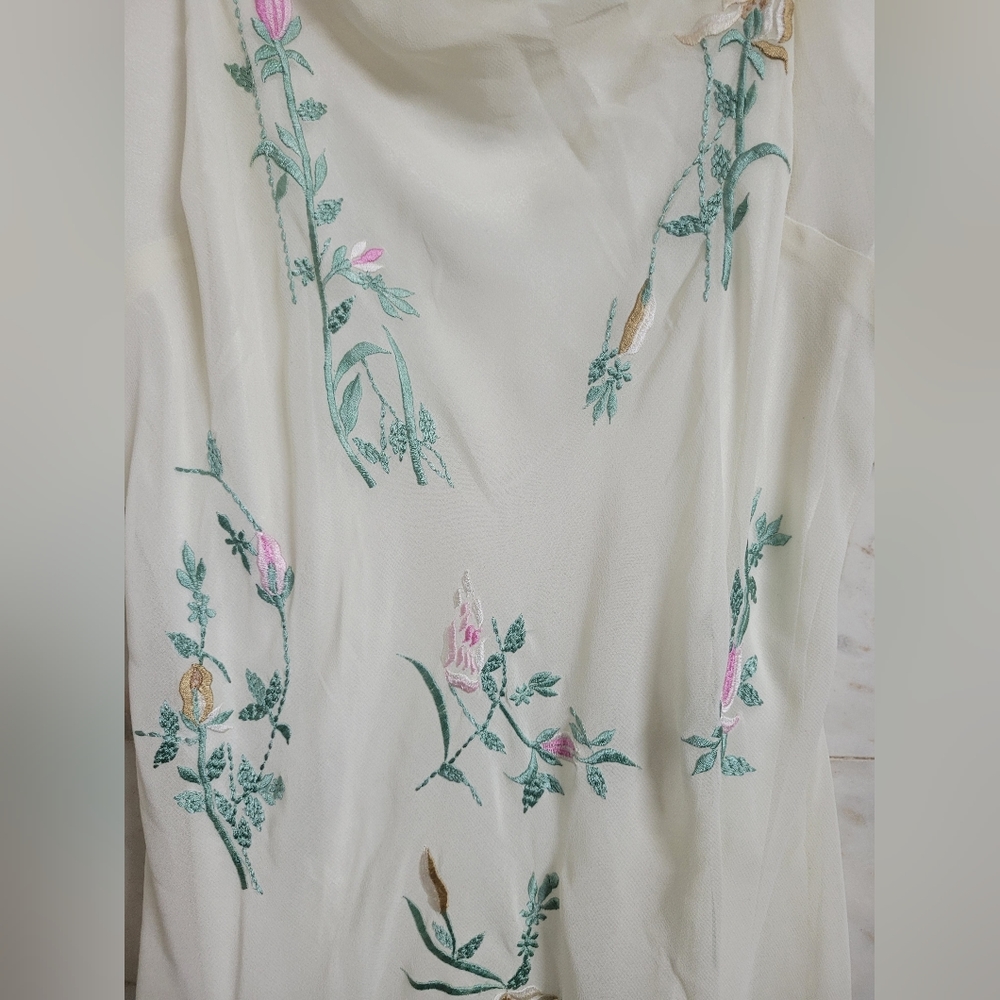 🌷White Floral Dress🌷 - Picture 5 of 12